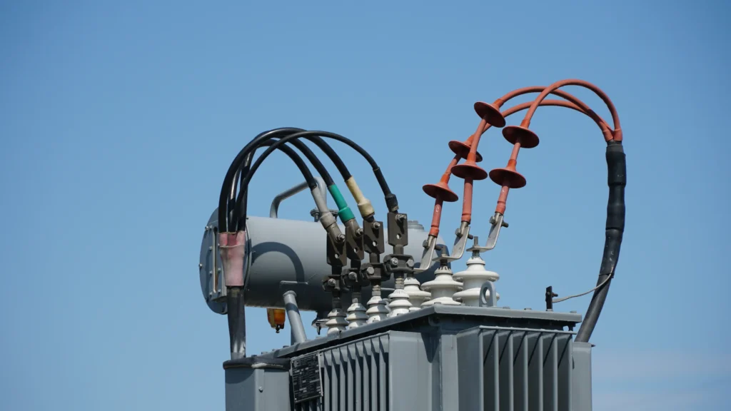 Three-phase transformer and connection instructions